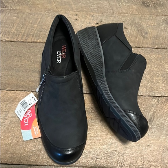 Wearever Shoes - Wearever Women’s Black Shoes NWT.